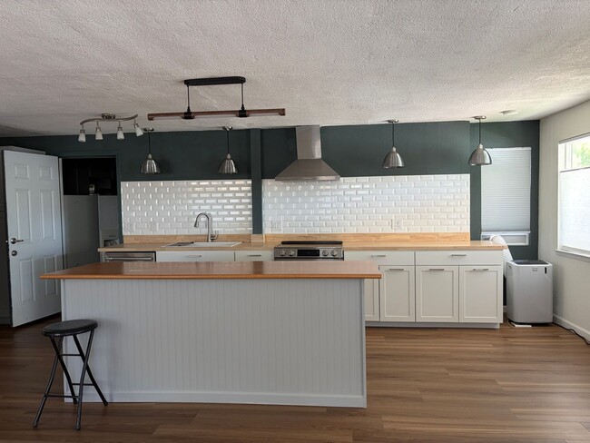 Photo - 210 Rawhide Way