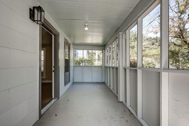 Photo - 184 Dahlia Ave NW