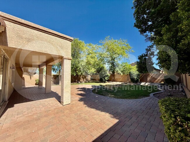 Photo - 826 W Carob Dr
