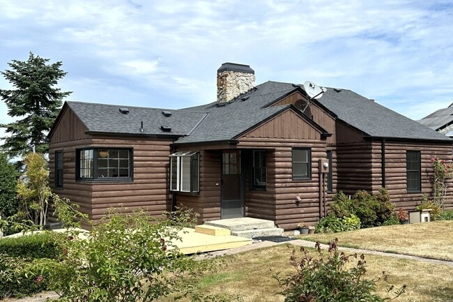 Building Photo - Amazing custom log home with breathtaking ...