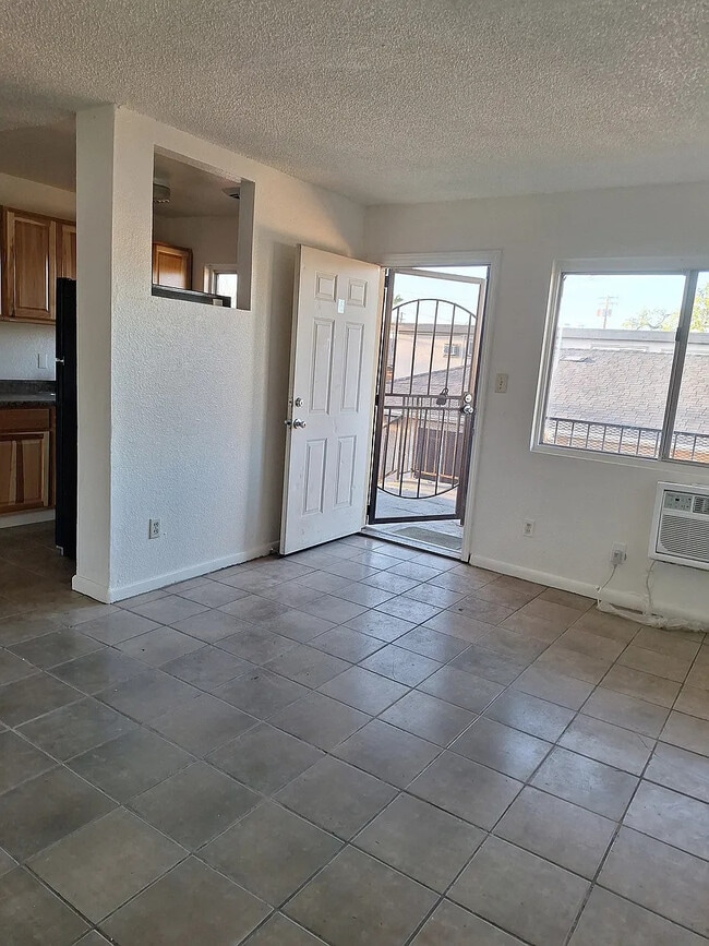 Photo - 2423 Boxwood St Unit 8