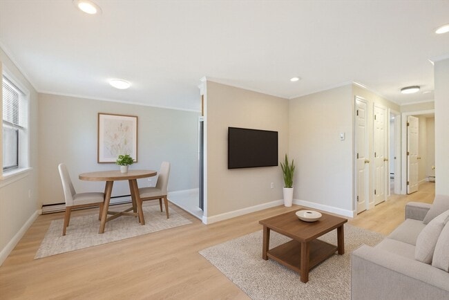 Building Photo - 51 Lynde St Unit 3