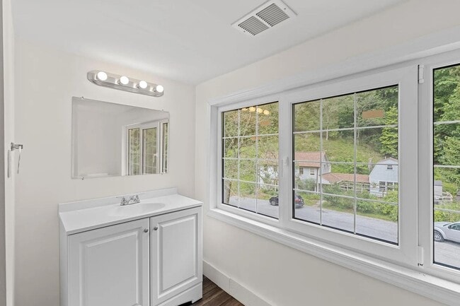 Photo - 2716 Frederick Rd Unidad 2716 Frederick Rd -  2