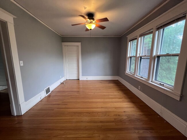 Photo - Large 3 Bedroom Duplex with Washer/Dryer - Water included!