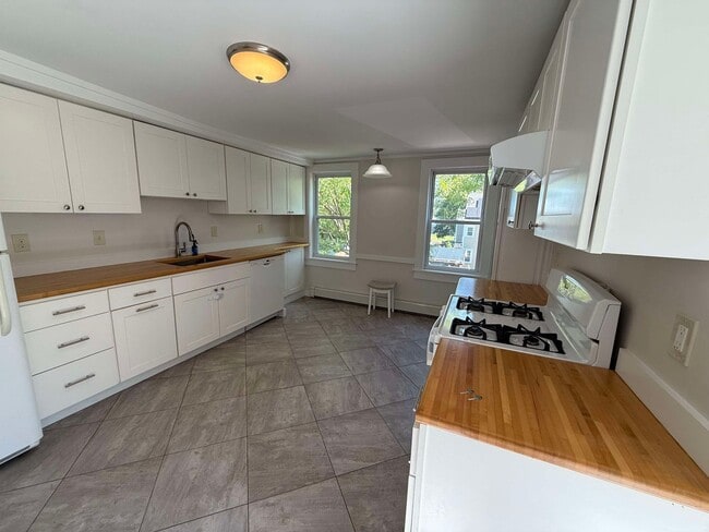 Building Photo - 178 Merrimac St Unit 200-782 Rental