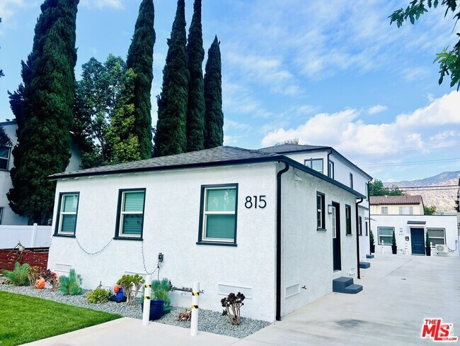 Building Photo - 815 W Glenoaks Blvd Unit D Rental