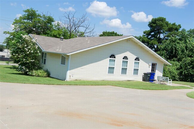 Photo - 5209 Bluebonnet Dr