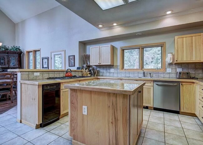 Photo - 191 Kimmes Ln