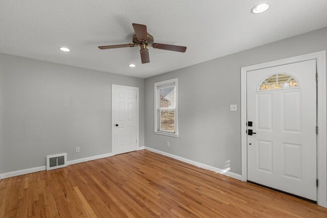 Photo - 963 Collier Pl