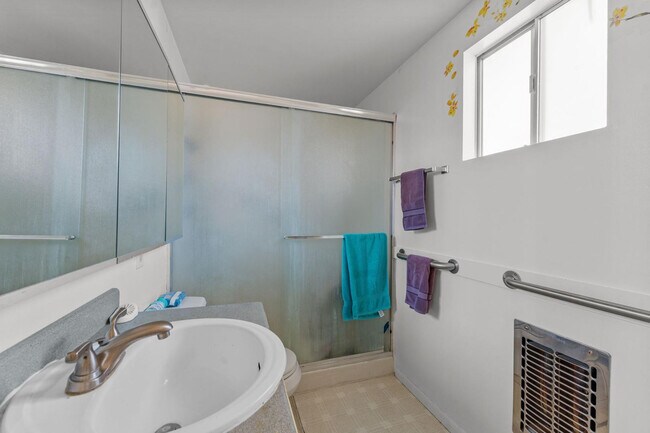 Photo - 757 Oleander St