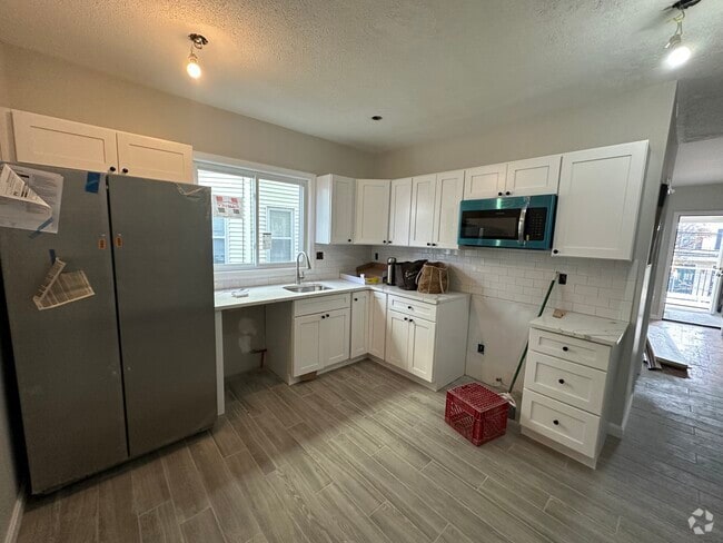 Building Photo - 40 Temple St Unit 1 Rental