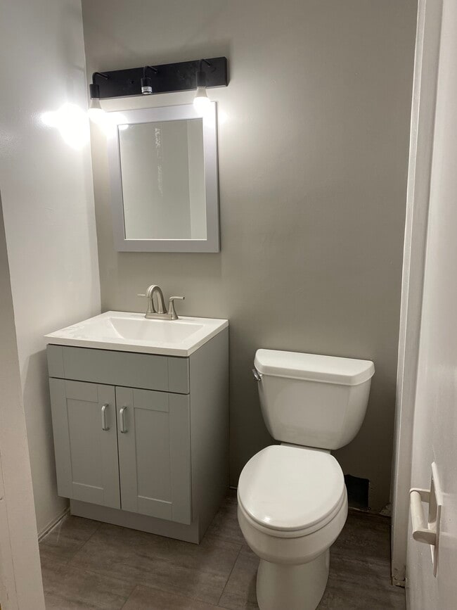 Photo - 211 S High St