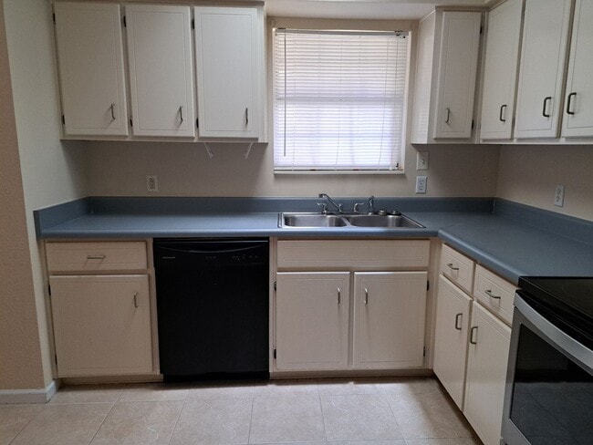 Photo - 7727 Betty Louise Dr