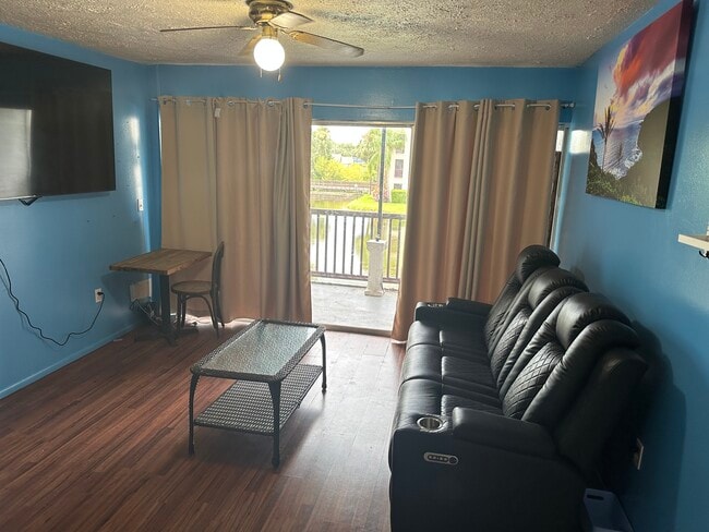 Building Photo - 8602 Champlain Ct Unit 93