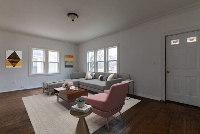 Building Photo - 706 W Saginaw St Rental