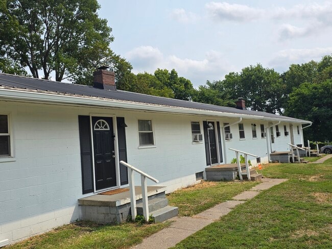 Building Photo - 2213 Highland St Unit 2213