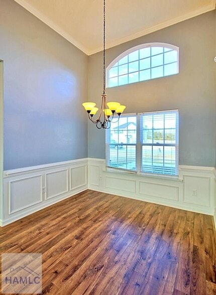 Photo - 452 Huntington Dr