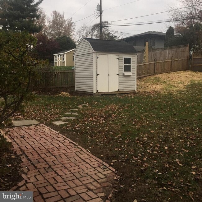 Photo - 208 W George Mason Rd