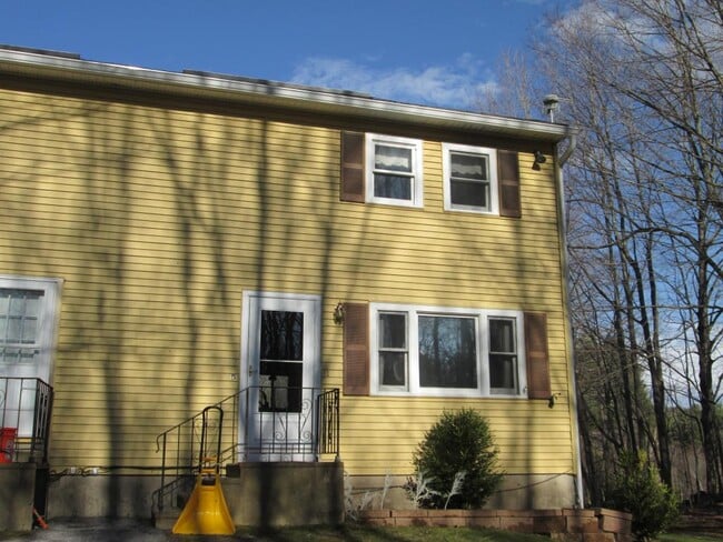 Building Photo - 26 Twist Hill Rd Unit D