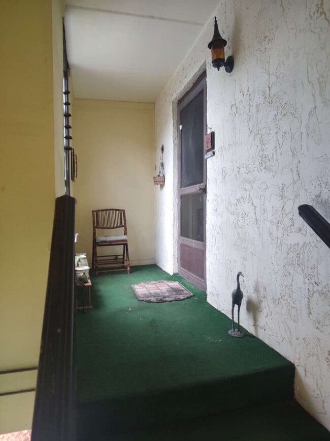 Building Photo - "$200 move in special! Charming 1-Bedroom Condo in a 55+ Community." Unit #4