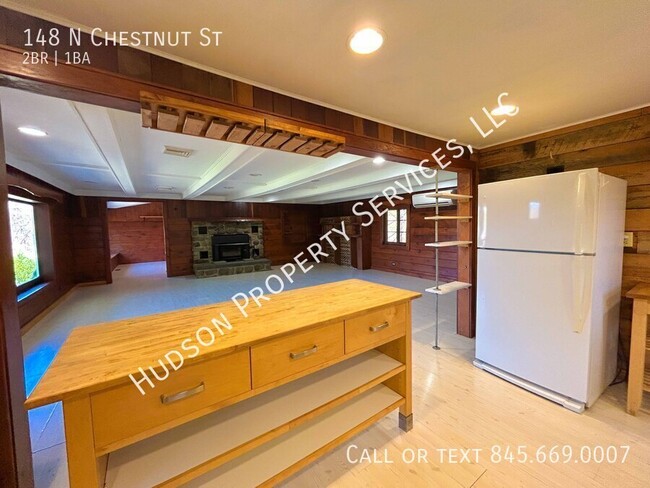 Photo - 148 N Chestnut St House