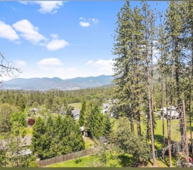 Photo - 301 Red Spur Dr