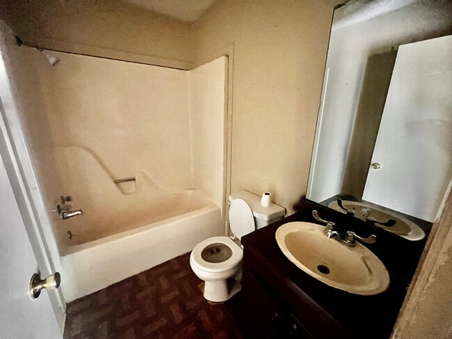 Photo - 576 Halbert Heights Rd Unidad C8