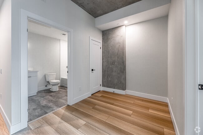 2 chambres, 1 salle de bain - 808 pi2 - Salon - The Greystone