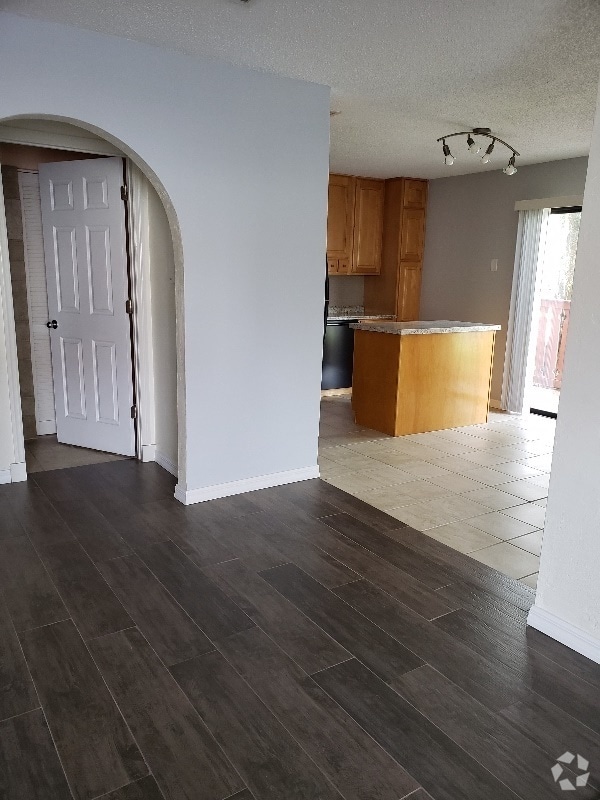 Building Photo - 2087 Oak Meadow Cir Rental