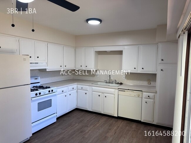 Photo - 5798 Christie Ave SE