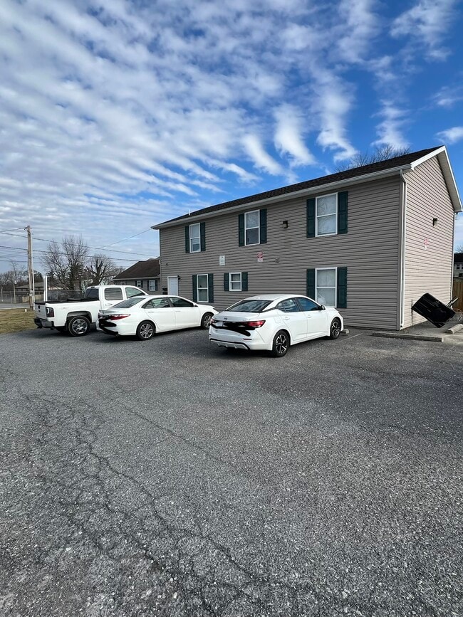 Building Photo - 218 N Queen St Unit 218-C
