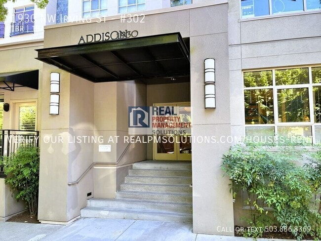 Building Photo - 1930 NW Irving St Unit #302