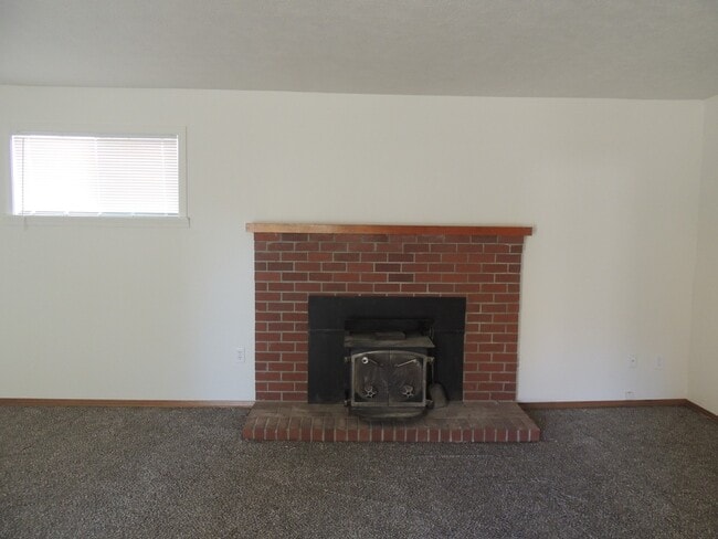 Photo - $1,900 – 2 Bed / 2 Bath Home with Fenced Y...