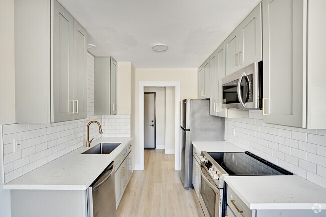 Photo - 6958 Woodman