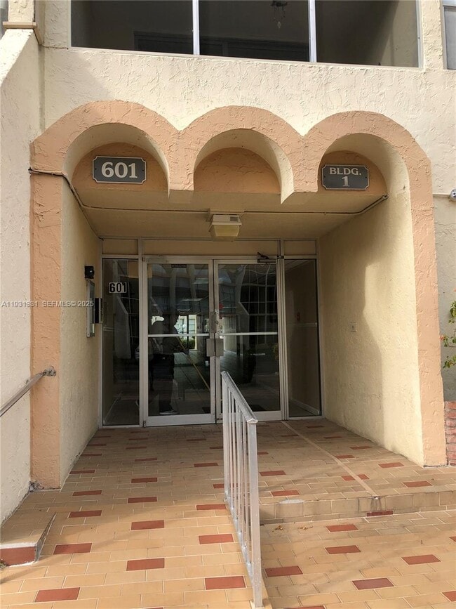 Photo - 601 Three Islands Boulevard Unidad 316