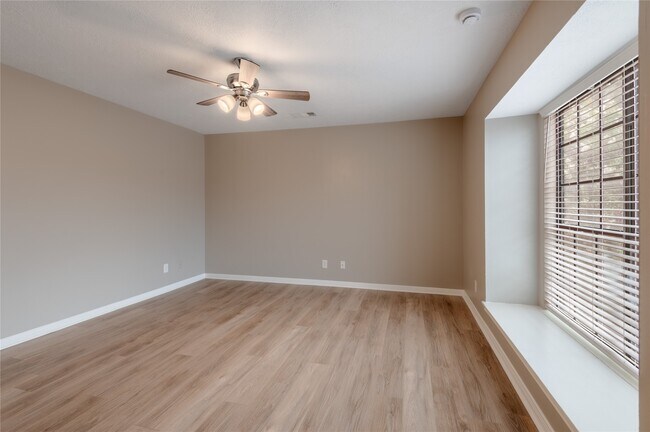 Photo - 2402 Sycamore Ave Unit D8
