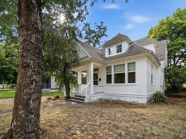 Photo - 728 E Indiana Ave