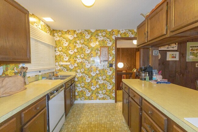 24 Troon Dr