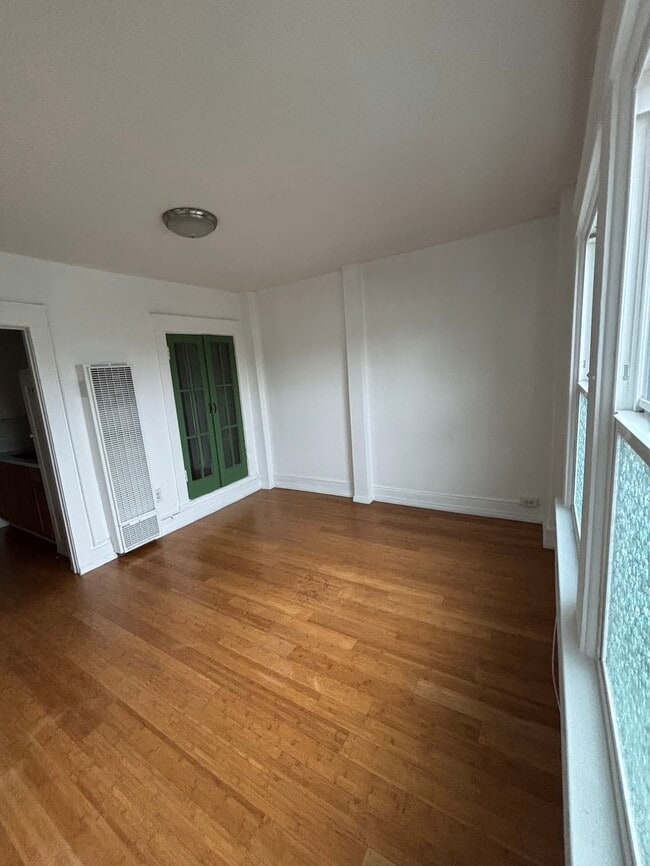 Photo - 6531 West Blvd., Apt 6 Unidad 6531 West Blvd #6