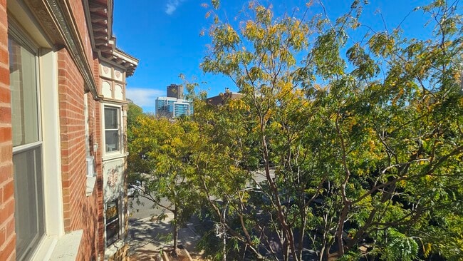 Photo - 3800 N Wilton Ave Unidad 3W