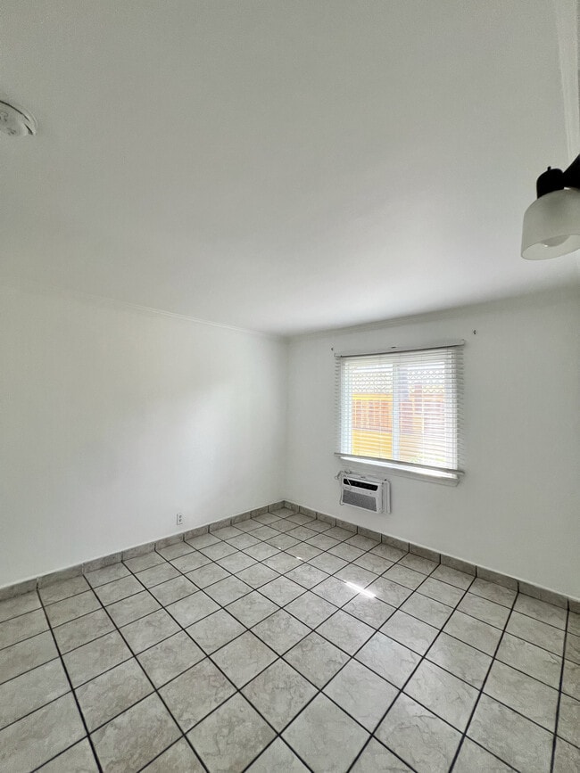 Bedroom - 218 N Florence St Unit 218