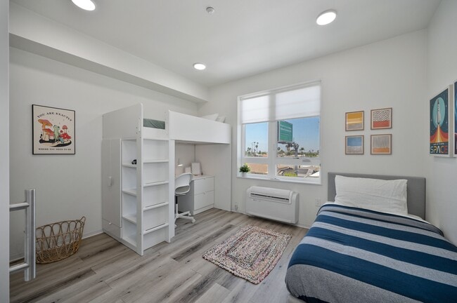 2911 Adams