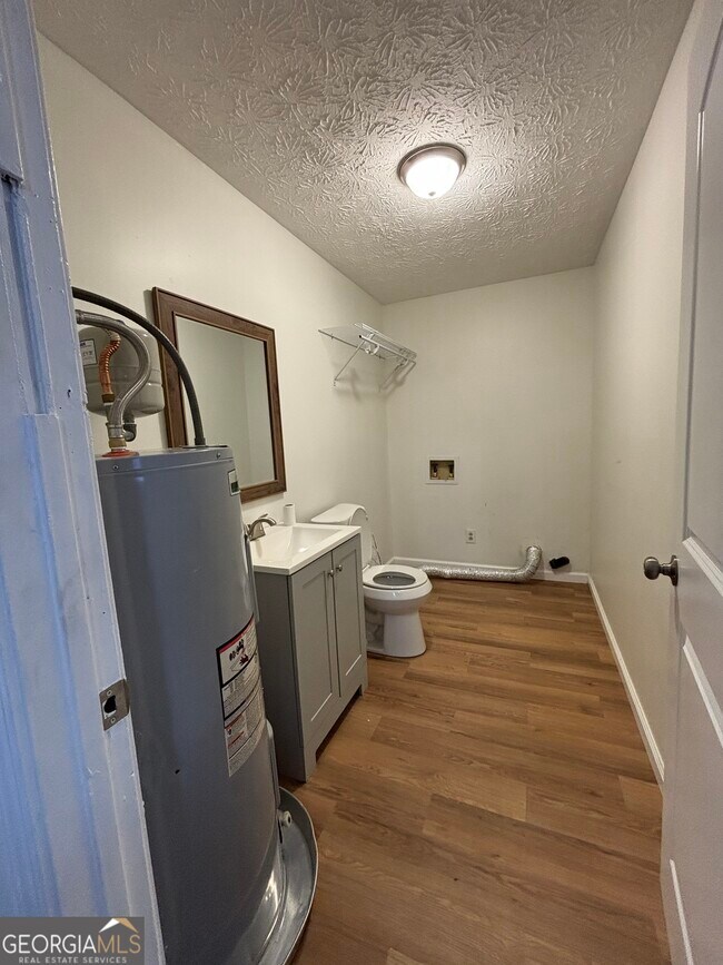 Photo - 1181 Commerce St