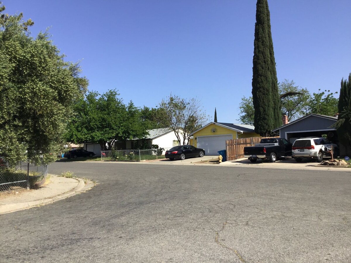 Photo - 5274 Acacia Way