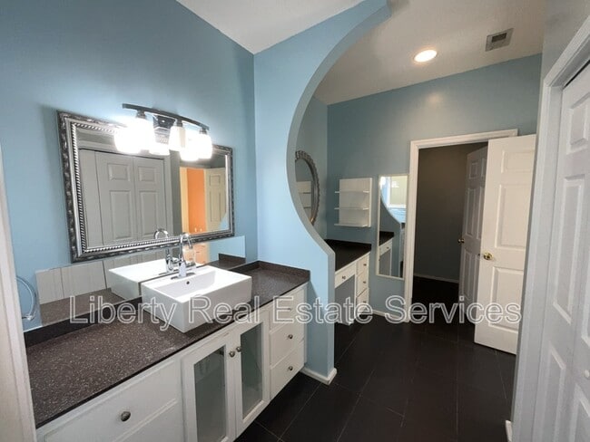 Photo - 380 Tremain Dr