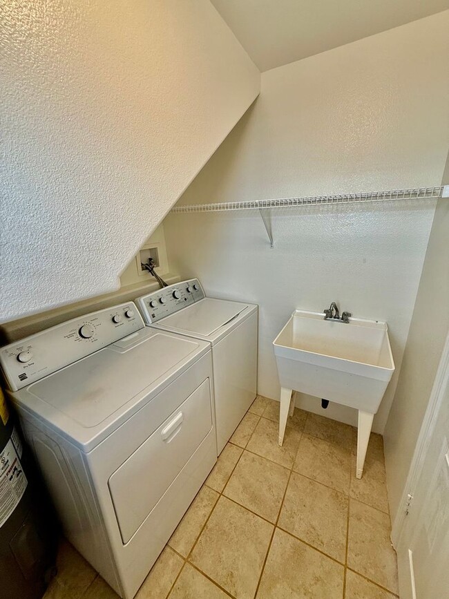 Photo - Available Now! Ocean Pointe – 3 Bedroom / ...