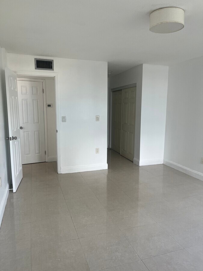Photo - 600 NE 25th St Unit Riviera Tower 51 LLC