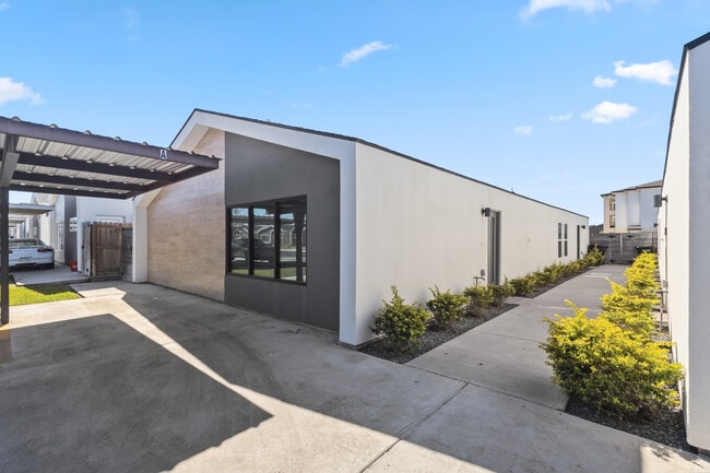 Building Photo - 1400 Hibiscus Ave Unit A