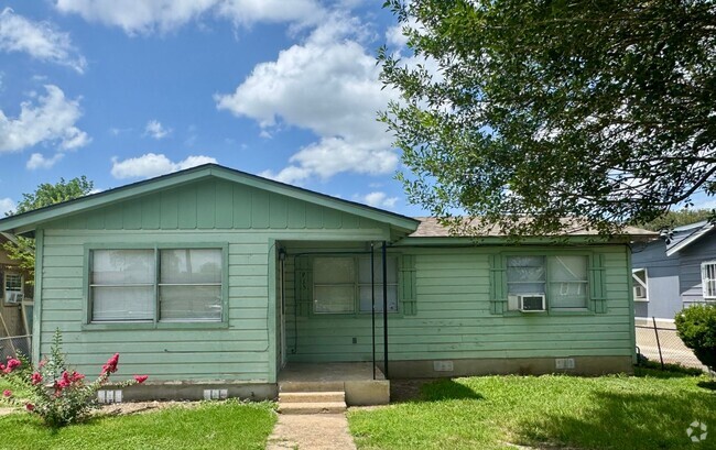 Building Photo - Cute 3/1 Home Available for Immediate Move...