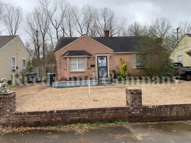 Building Photo - 1917 Cloverdale Dr